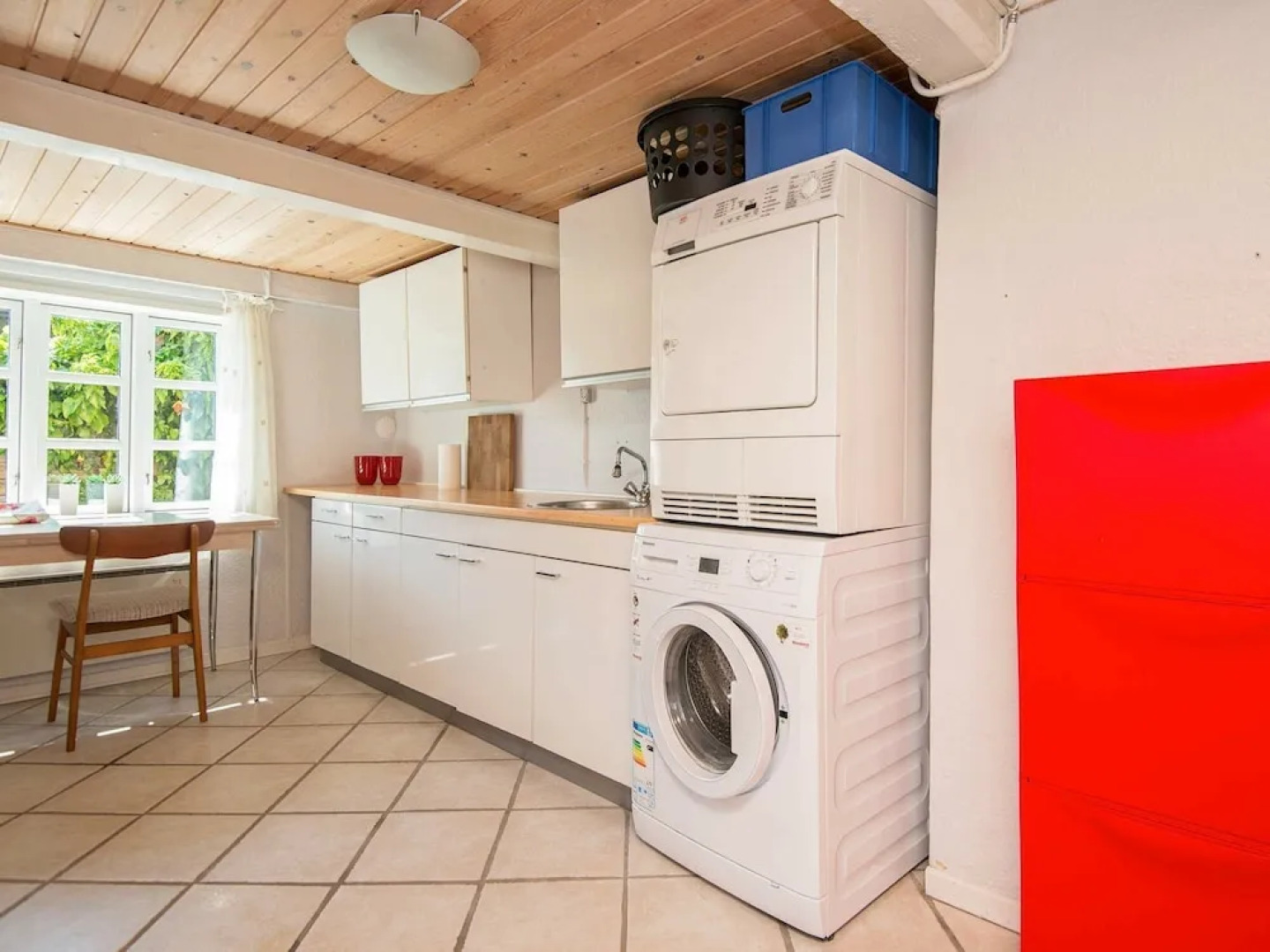 Tranquil Holiday Home in Højer with Sprawling Gardens