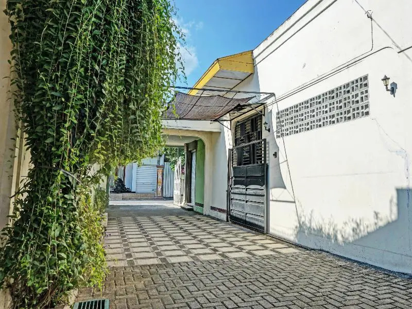 Oyo 91502 Kost Bu Lilies Syariah