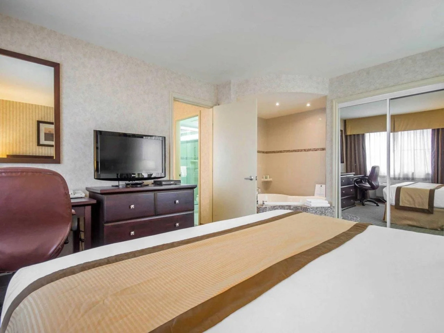 Quality Hotel & Suites Langley