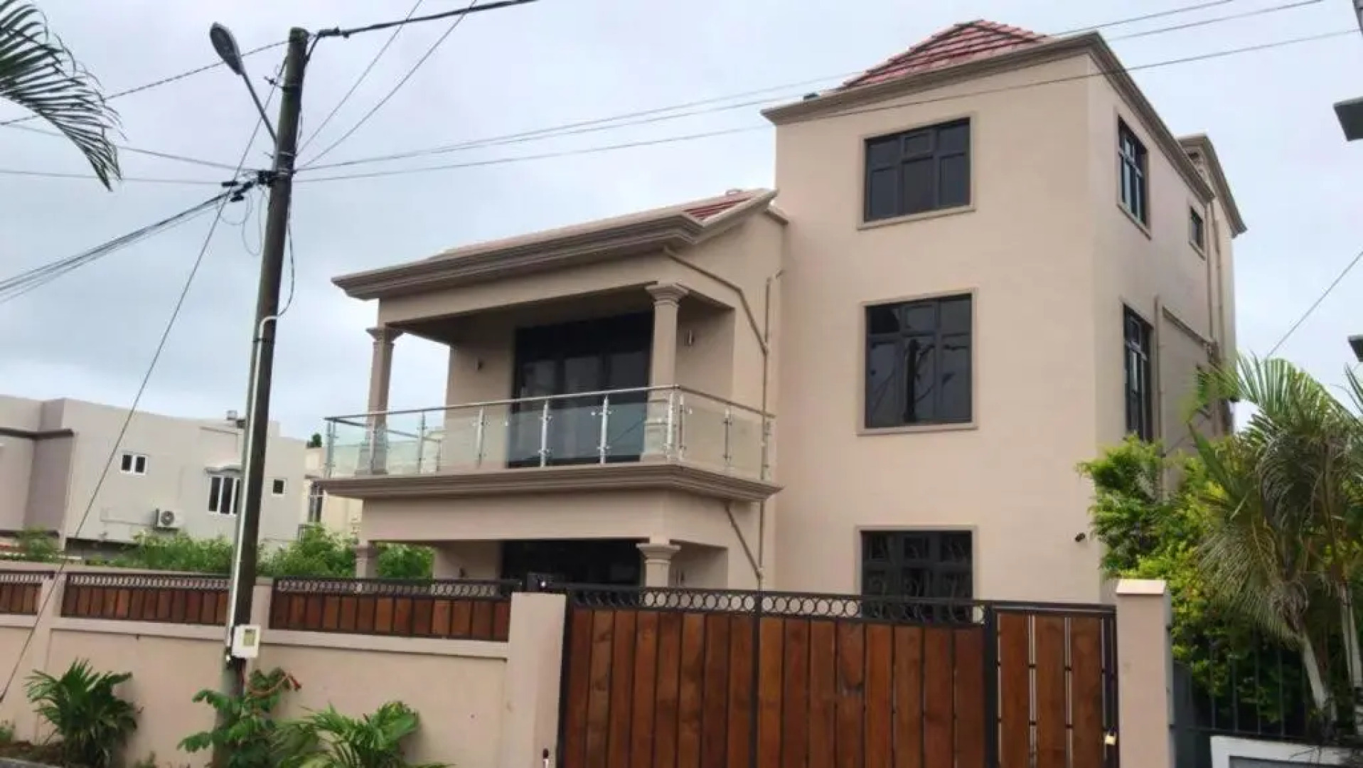 4 bedrooms villa with private pool enclosed garden and wifi at Pointe aux Piments 1 km away from the beach