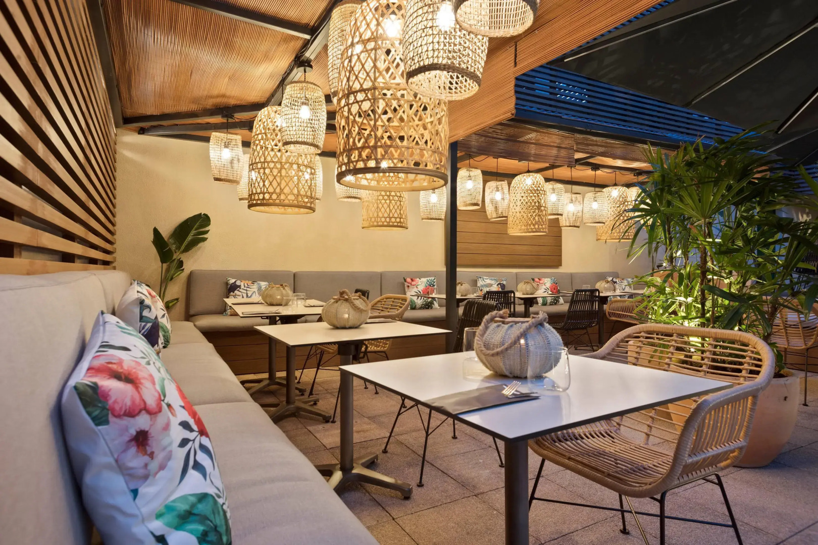 Отель INNSiDE by Melia Barcelona Apolo