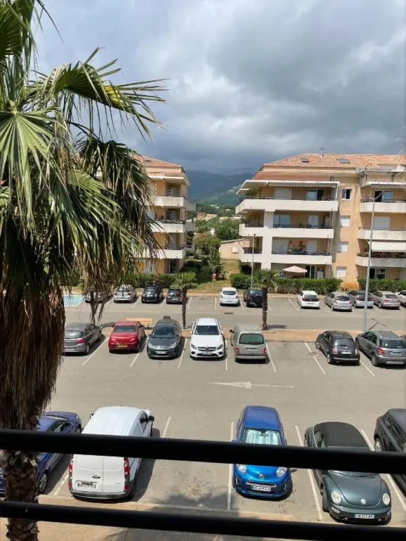 Beau F1 climatisé et wifi en bord de mer