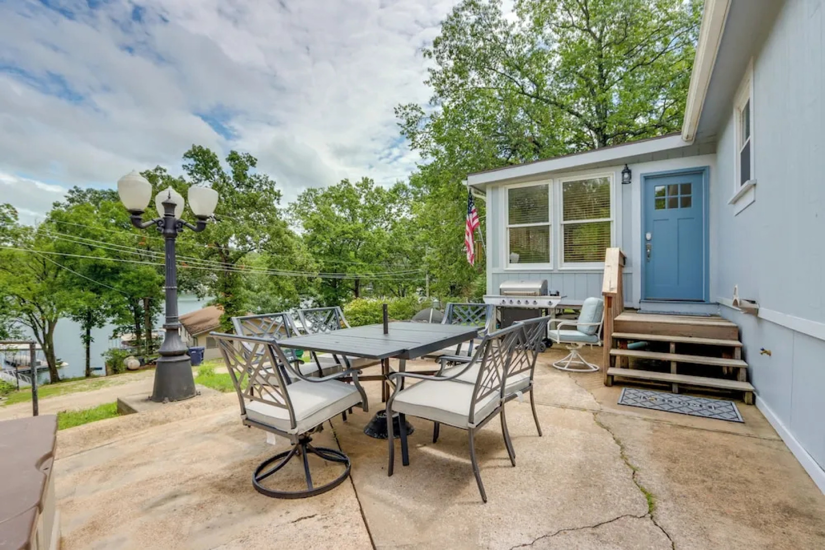 8 Mi to Beach: Lake-view Haven in Linn Creek!