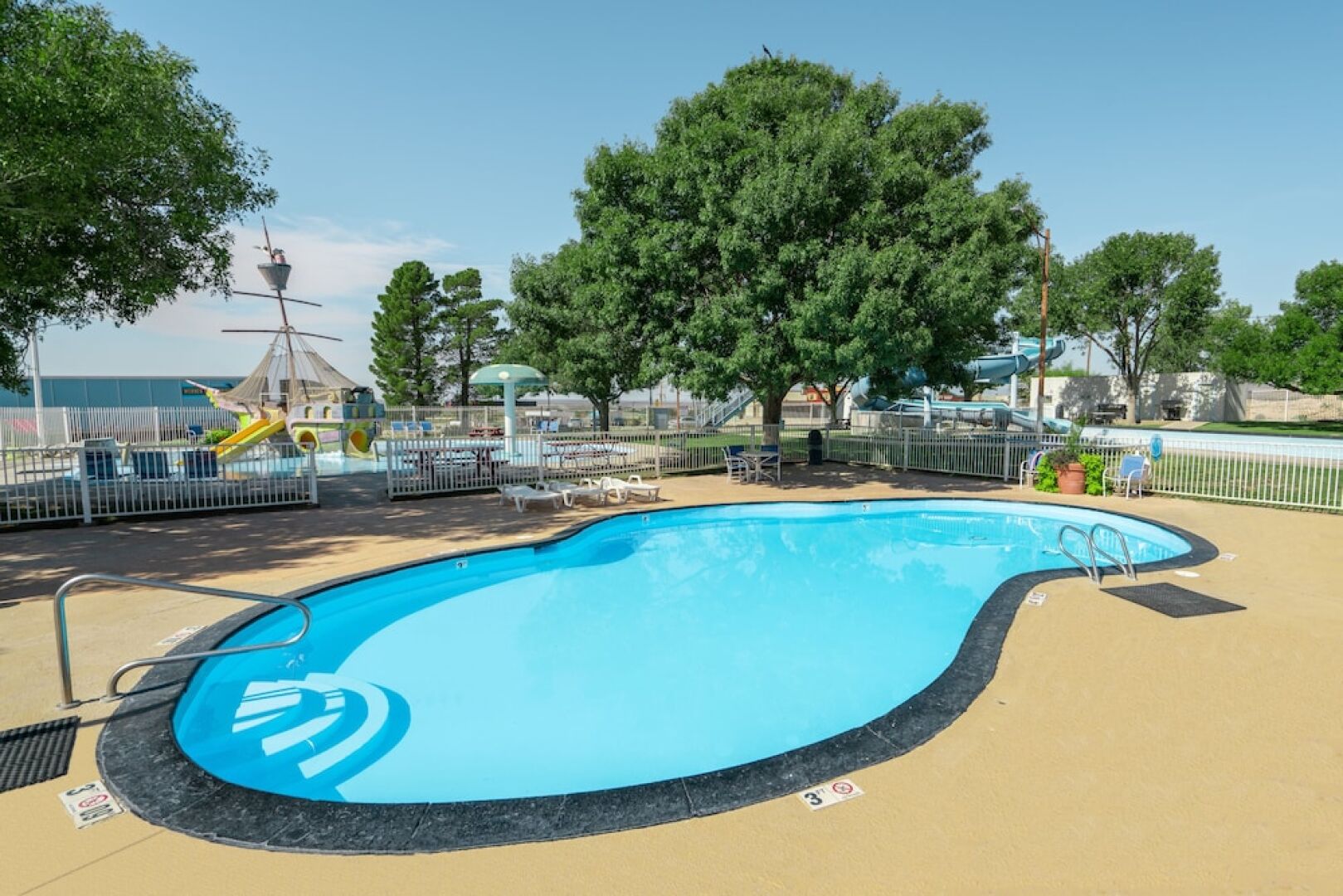 White's City Cavern Inn