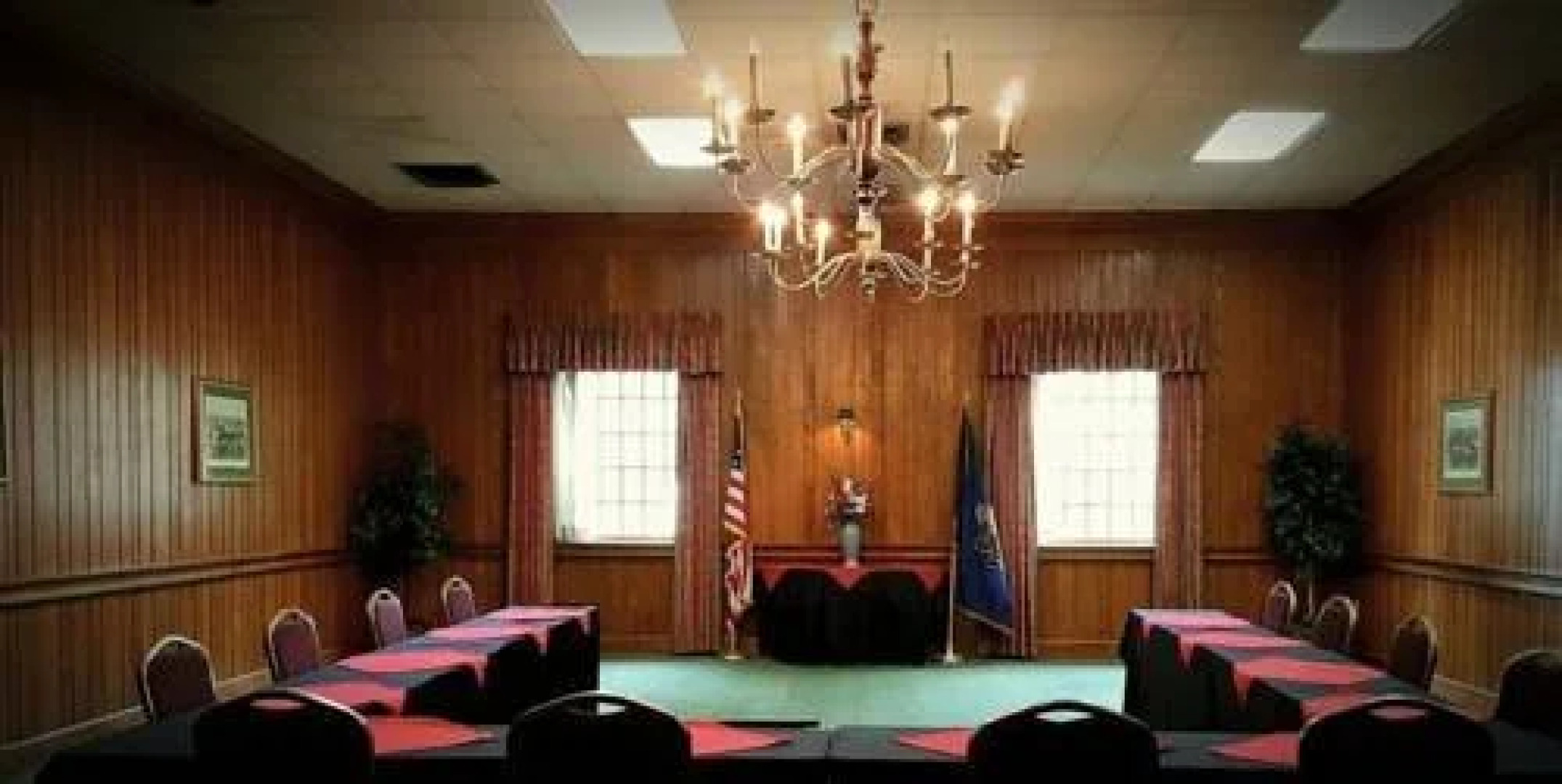 Hotel Carlisle & Embers Convention Center