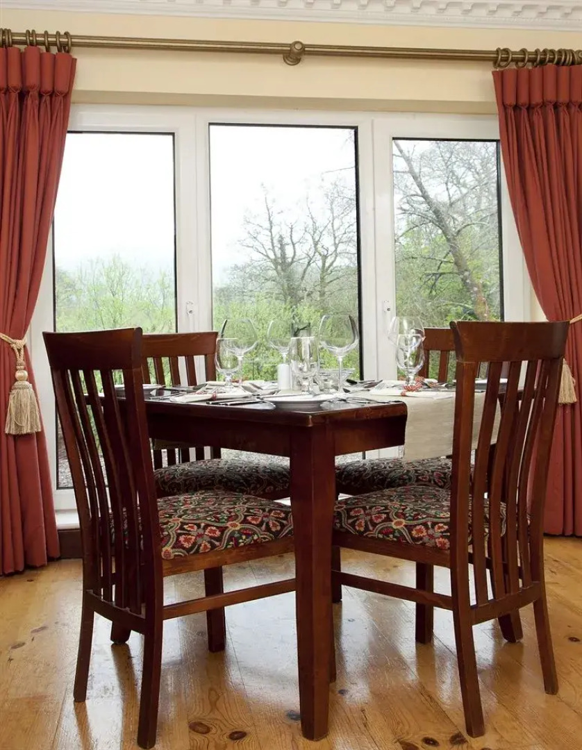 Riverside Park Hotel