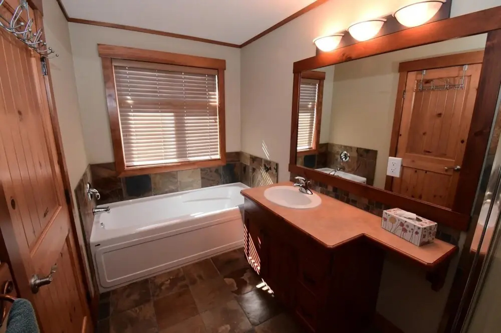 Towering Pines Chalet - Comfortable and Cozy Chalet with Spectacular Views