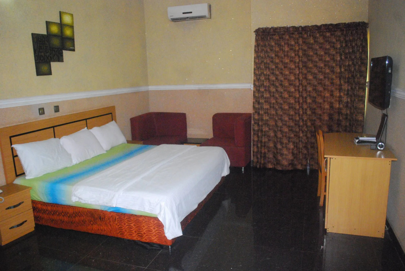 Ritz-Carinton Suites