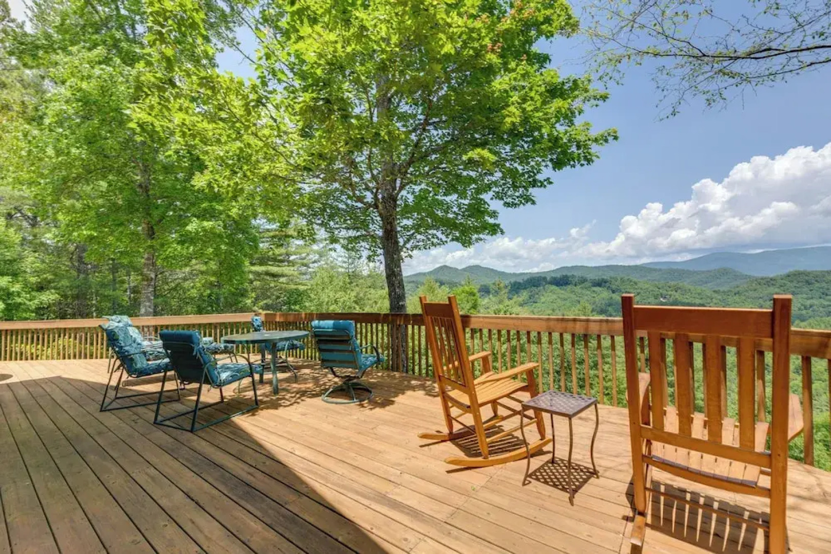 Almond Vacation Rental w/ Mountain Views!