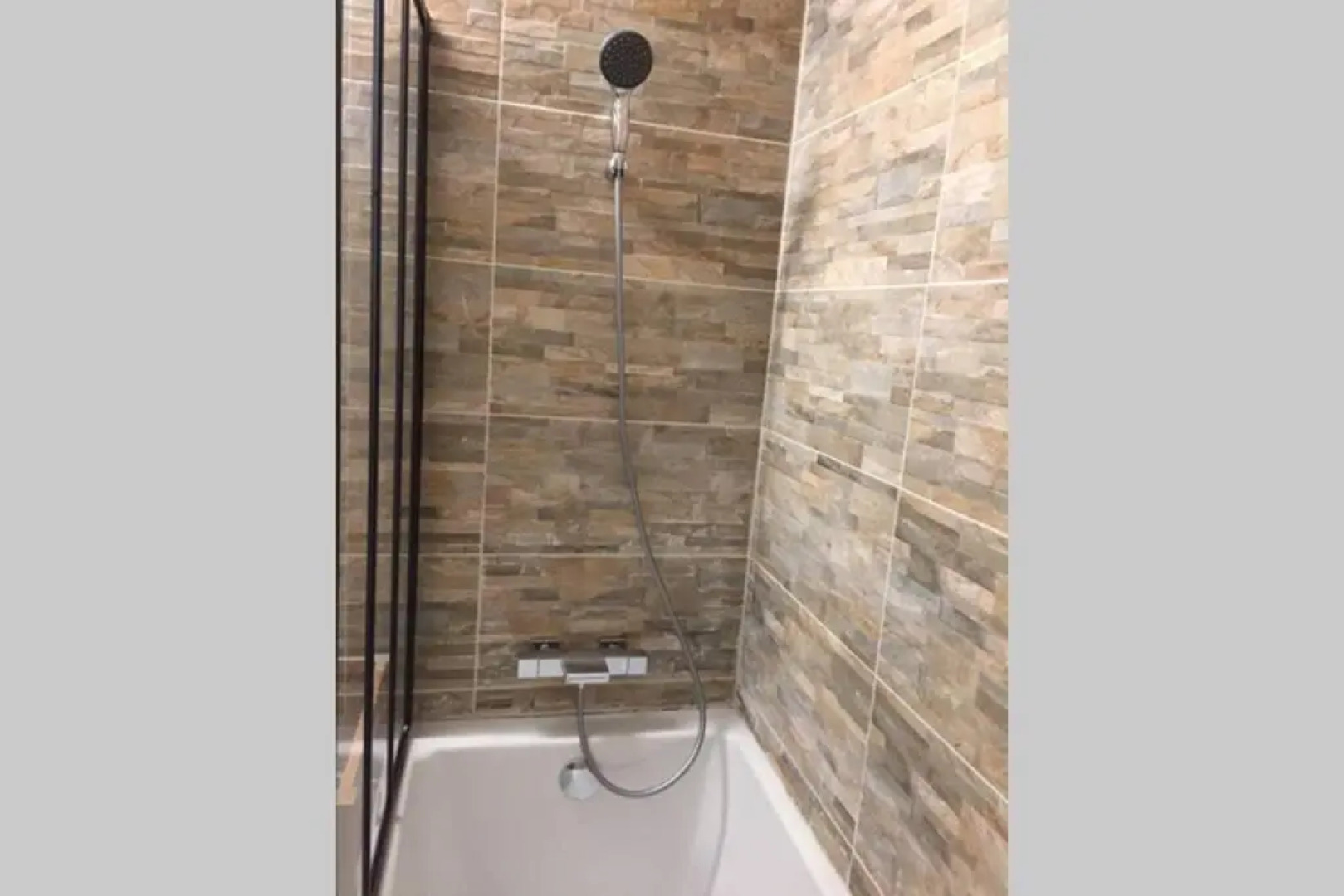 Appartement design tout confort (parking gratuit)