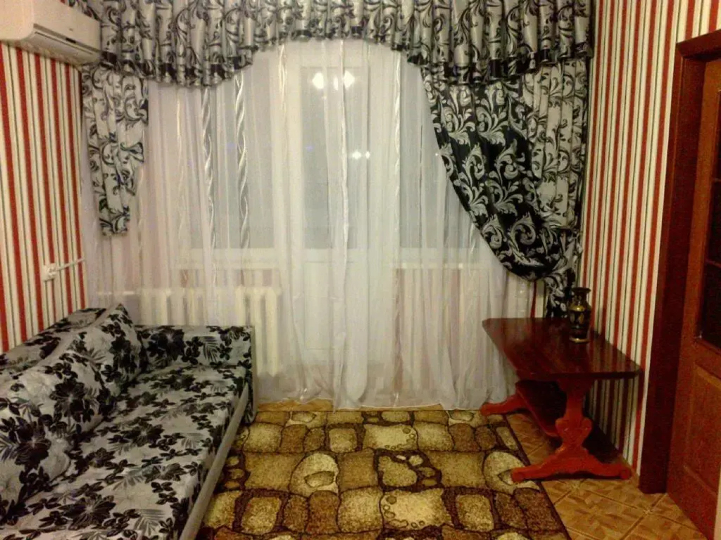 Apartment on Robitnycha