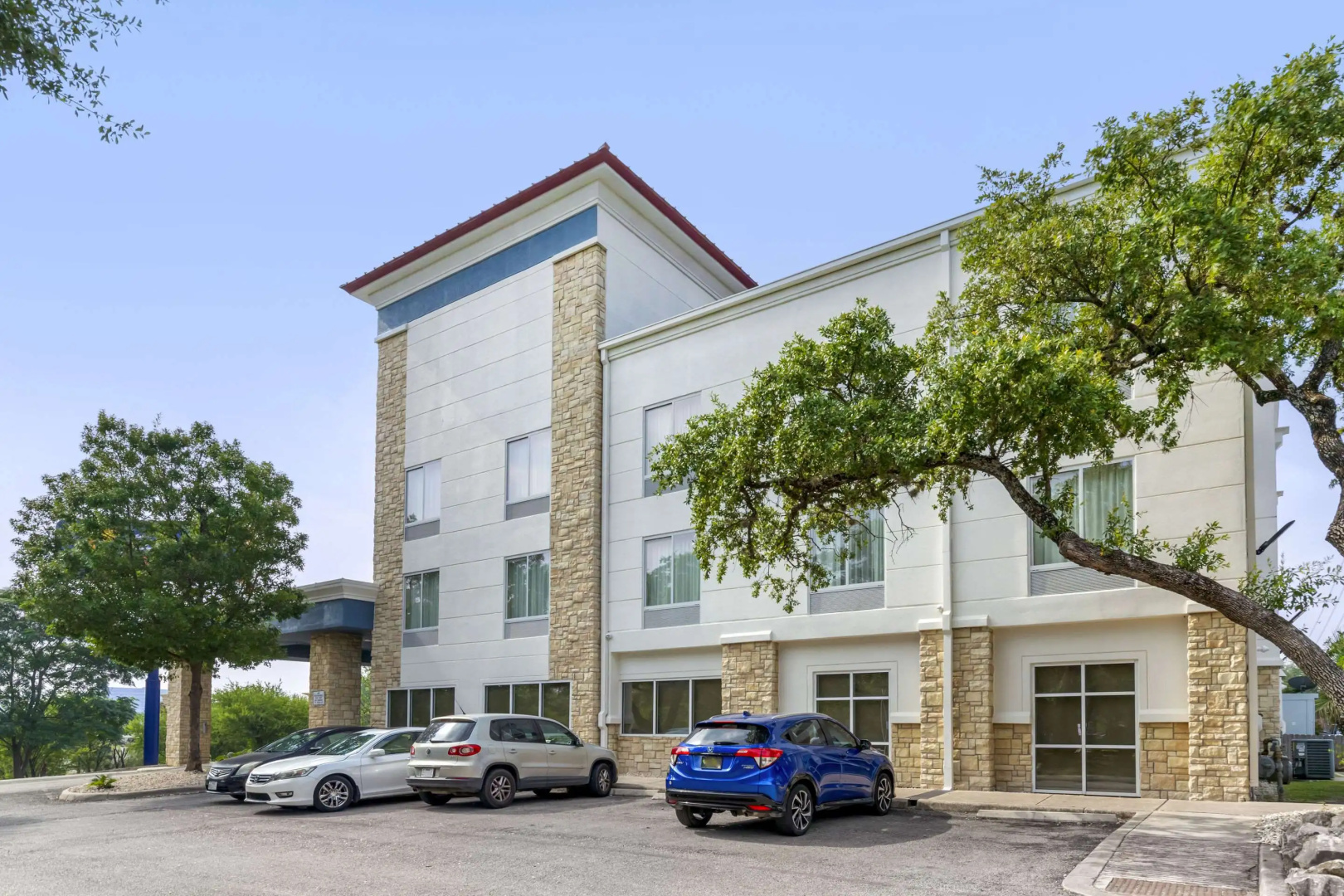 Comfort Suites Medical Center near Six Flags