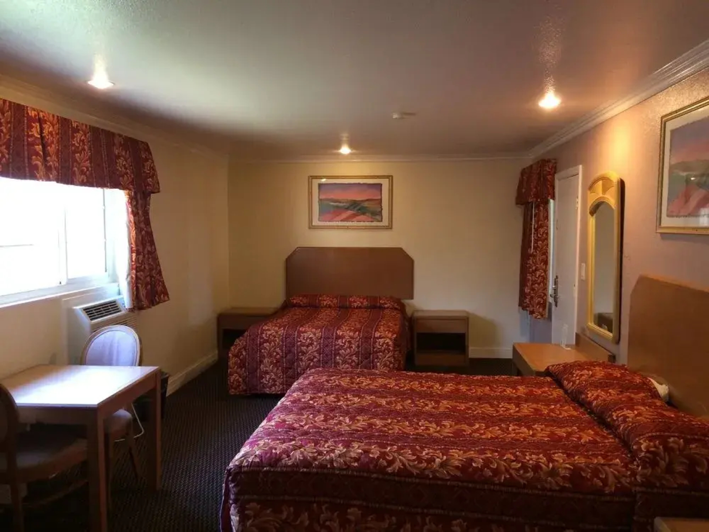 Town & Country Inn