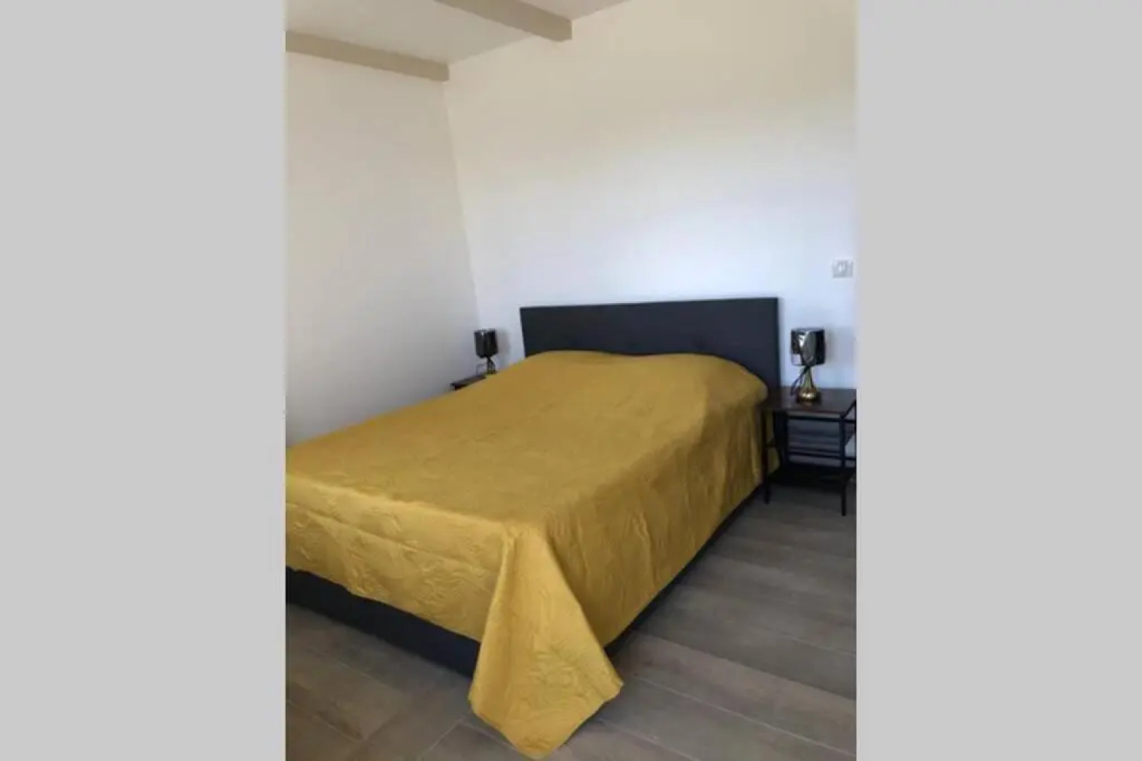 Maison de charme avec piscine couverte et 9000m2