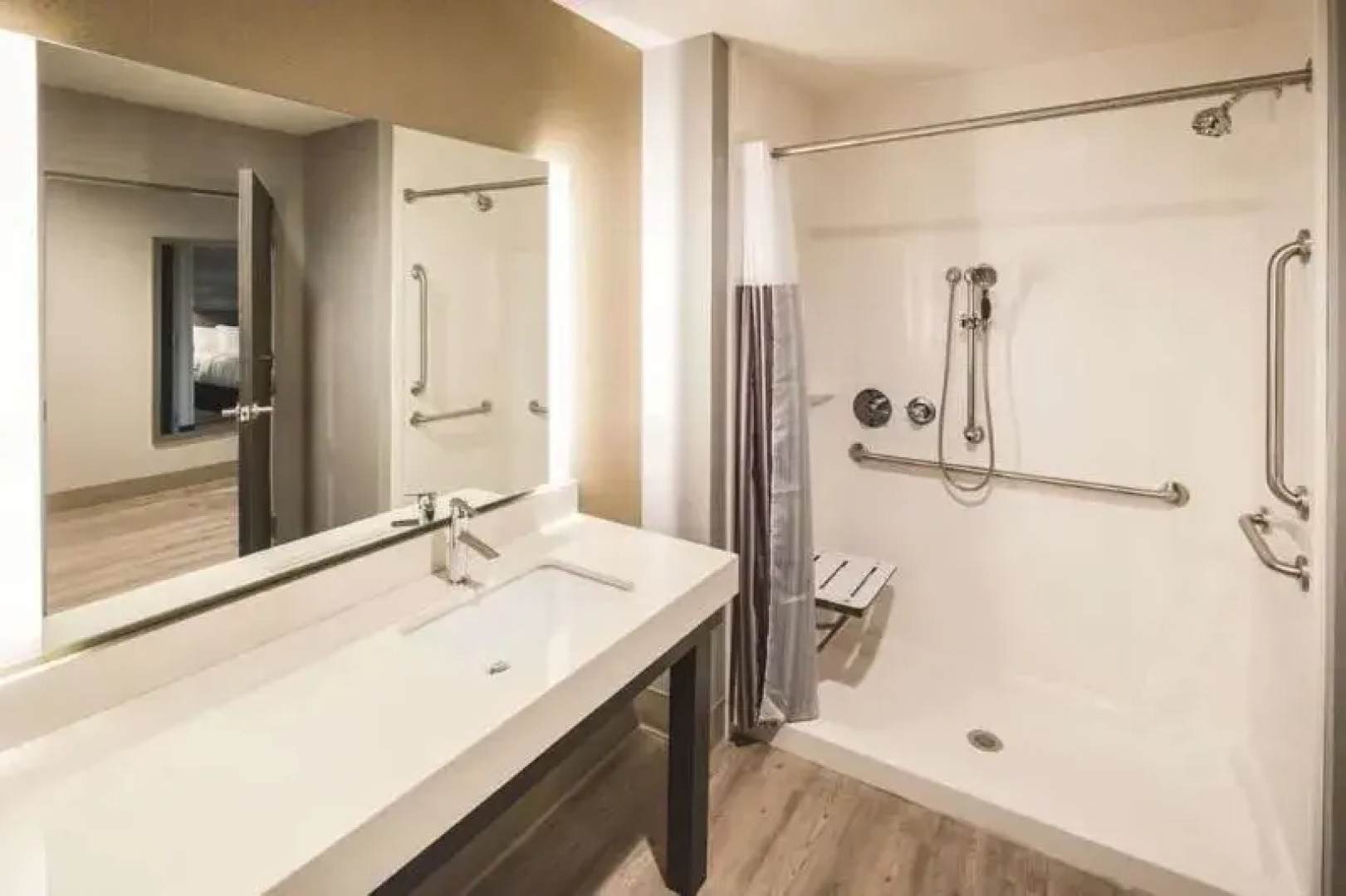 La Quinta Inn & Suites by Wyndham McDonough