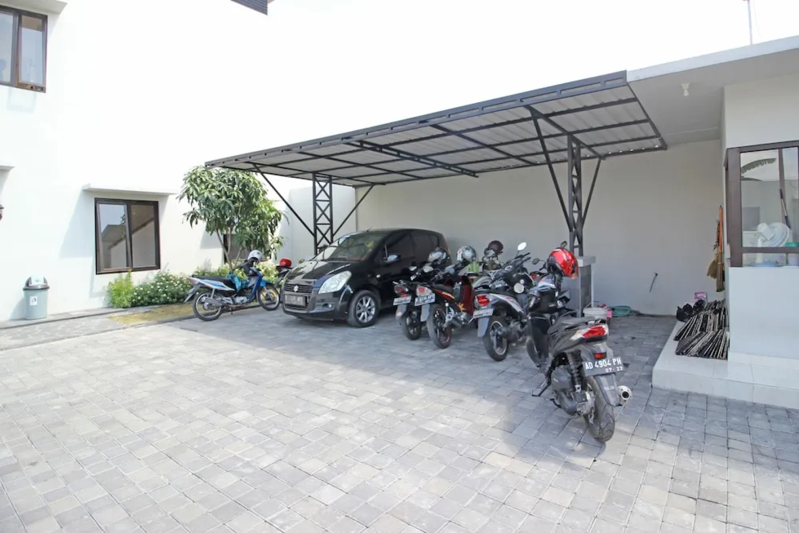 RedDoorz near De Tjolomadoe