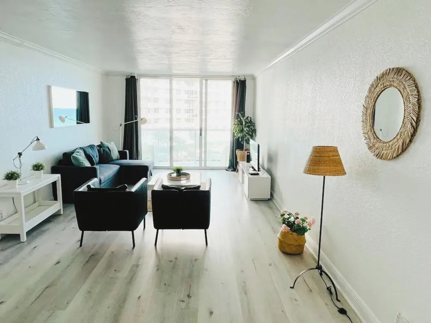 The Tides on Hollywood