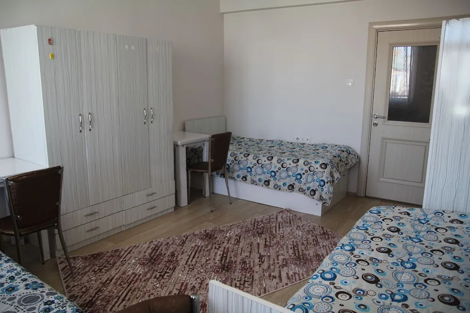 Seckin Apart - Caters to Adult Women