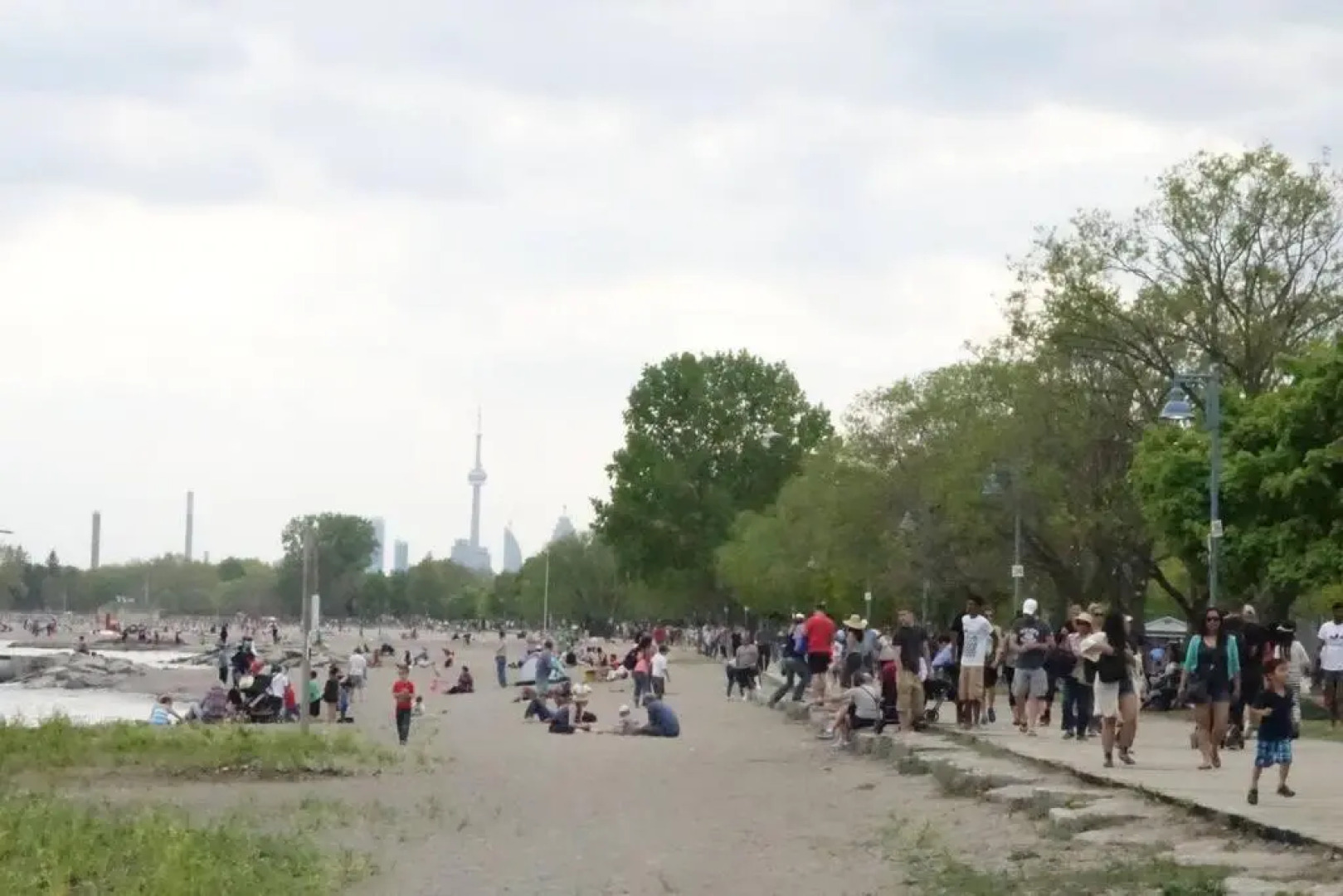 Bright Studio w Full Kitchen and Detached Bathroom