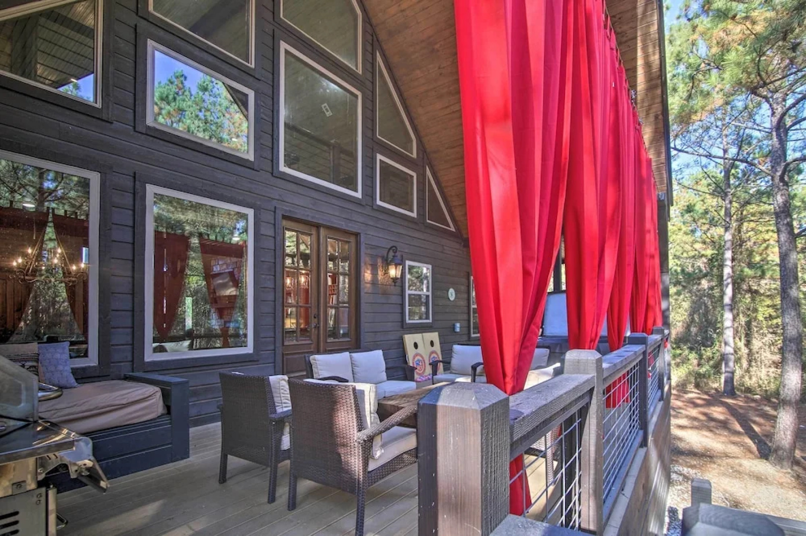 Stylish Broken Bow Cabin w/ Hot Tub + Fire Pit!