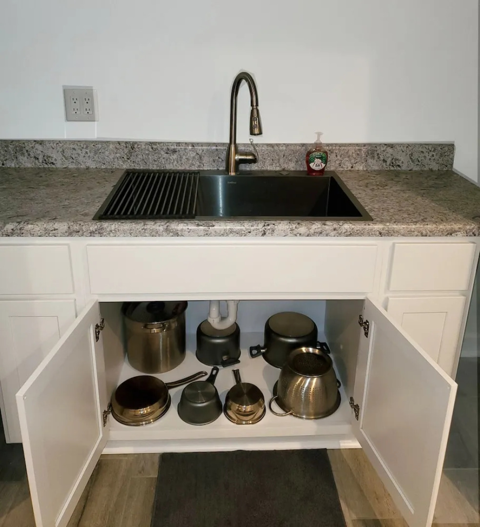 Kernersville Hot Tub  Pool  Arcade Gym Wifi Coffee