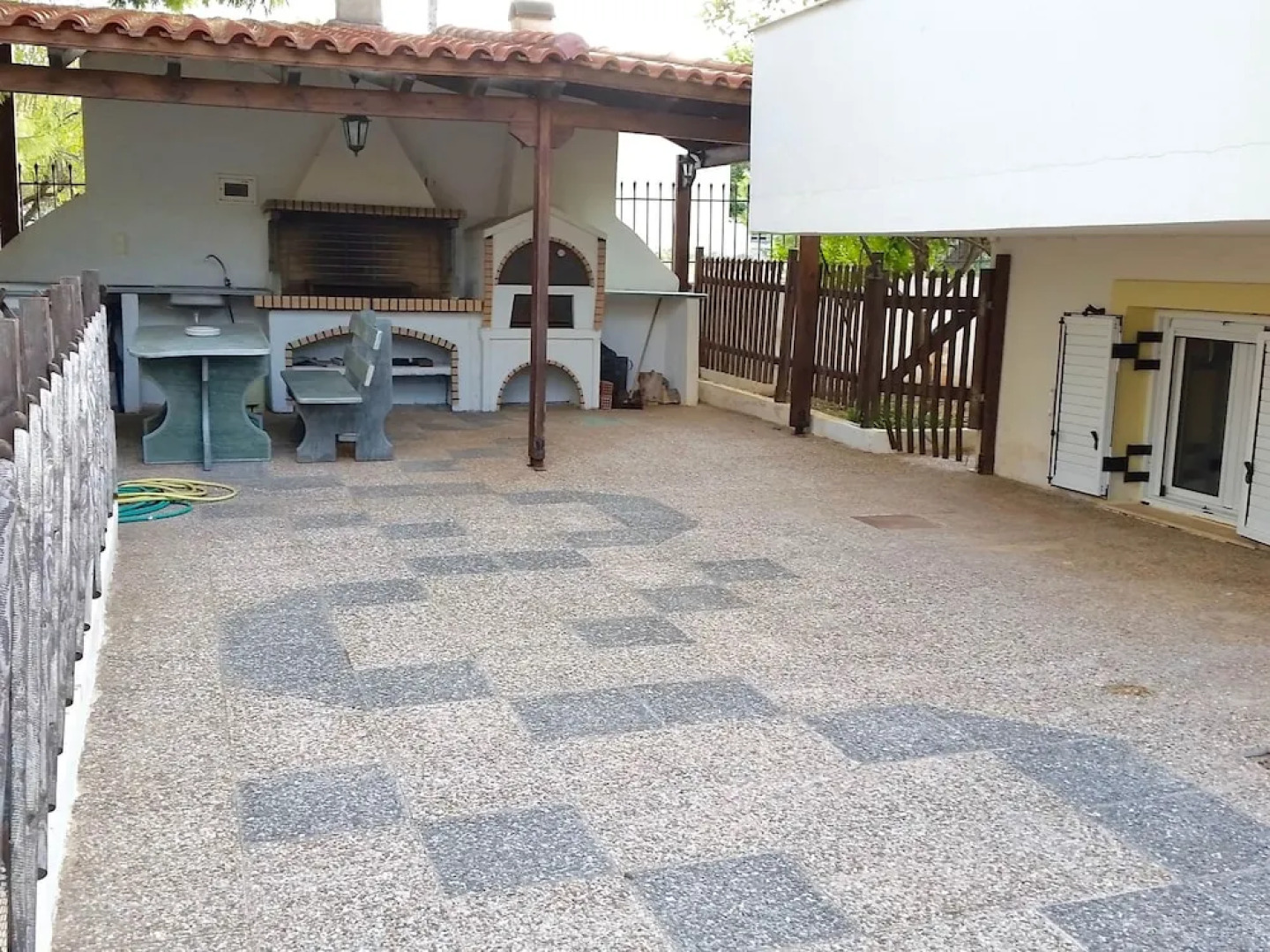 Villa Leonidas Near Athens Airport