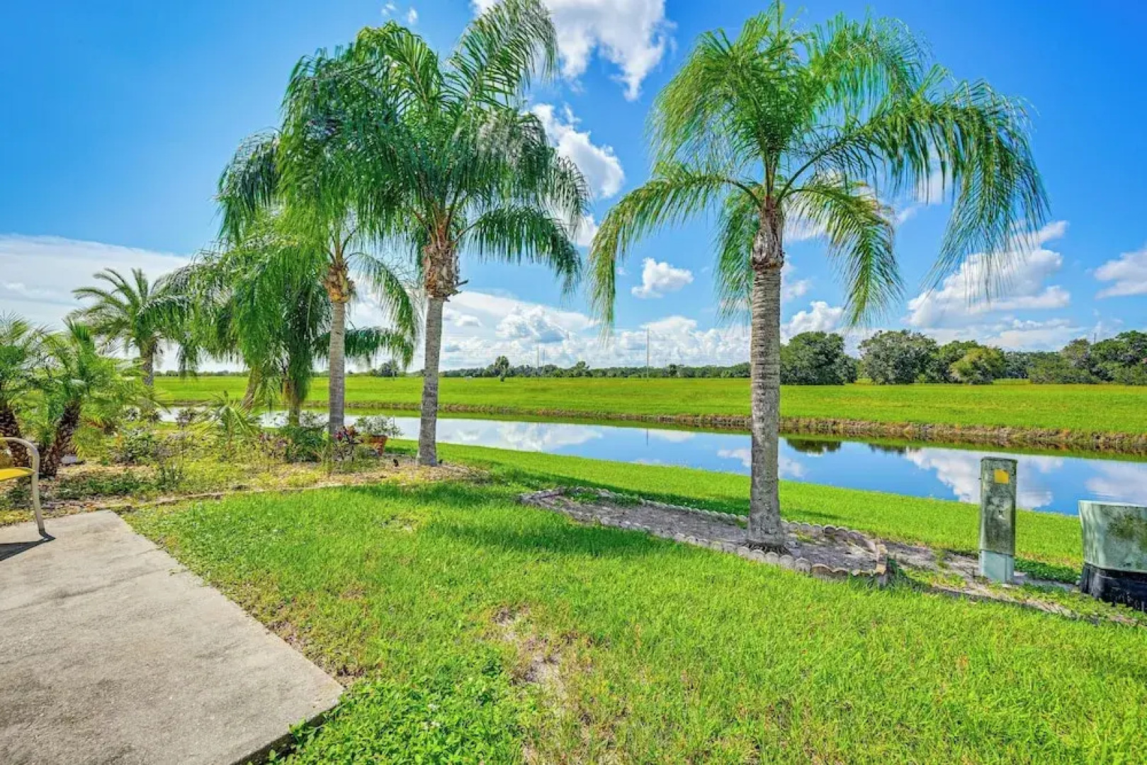 Sunny Canal-view Villa w/ Lanai in Sebring!