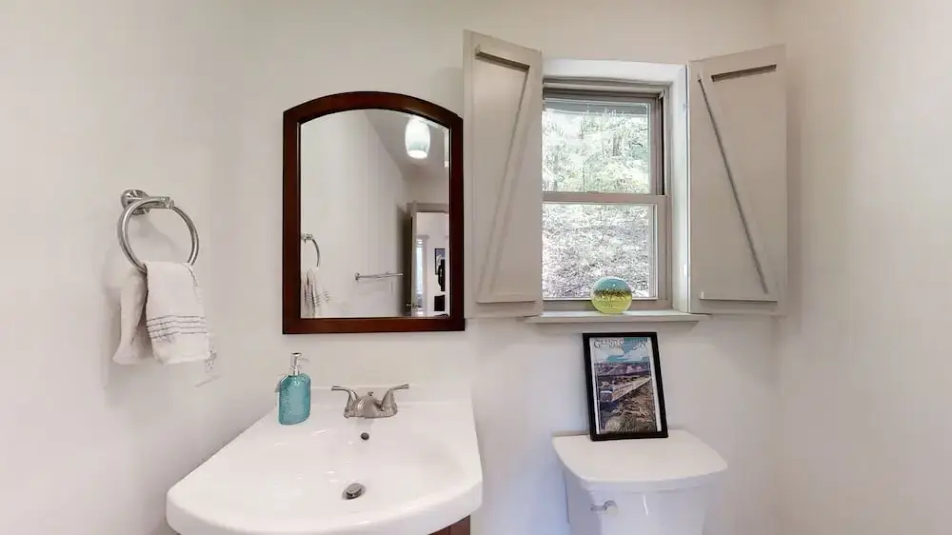 Happy Camper 1 Bedroom Cottage by RedAwning