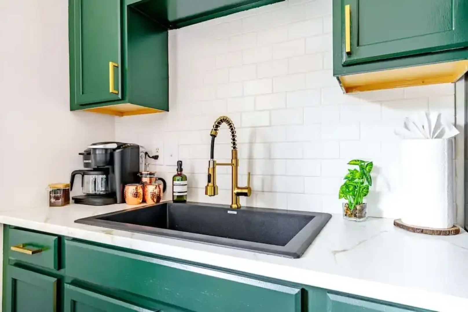 Prime Location Top Rated Clean Parking Free