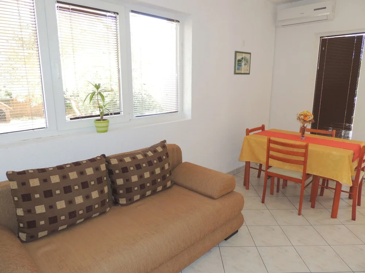 Apartment and rooms Brzac