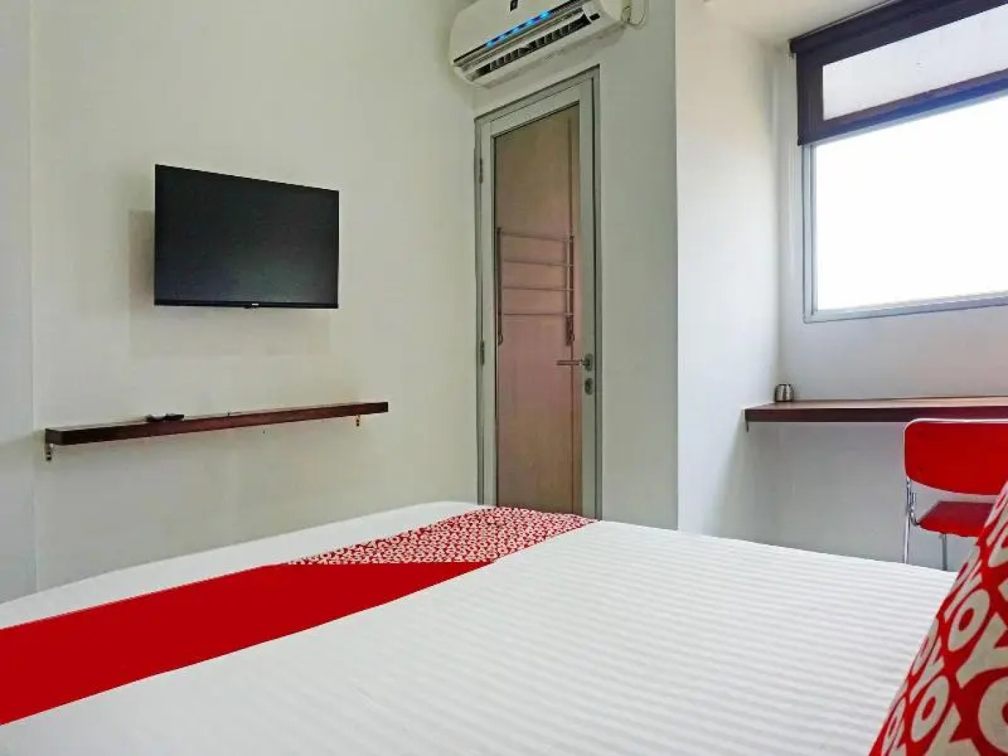 San San Rooms Gunung Putri Square