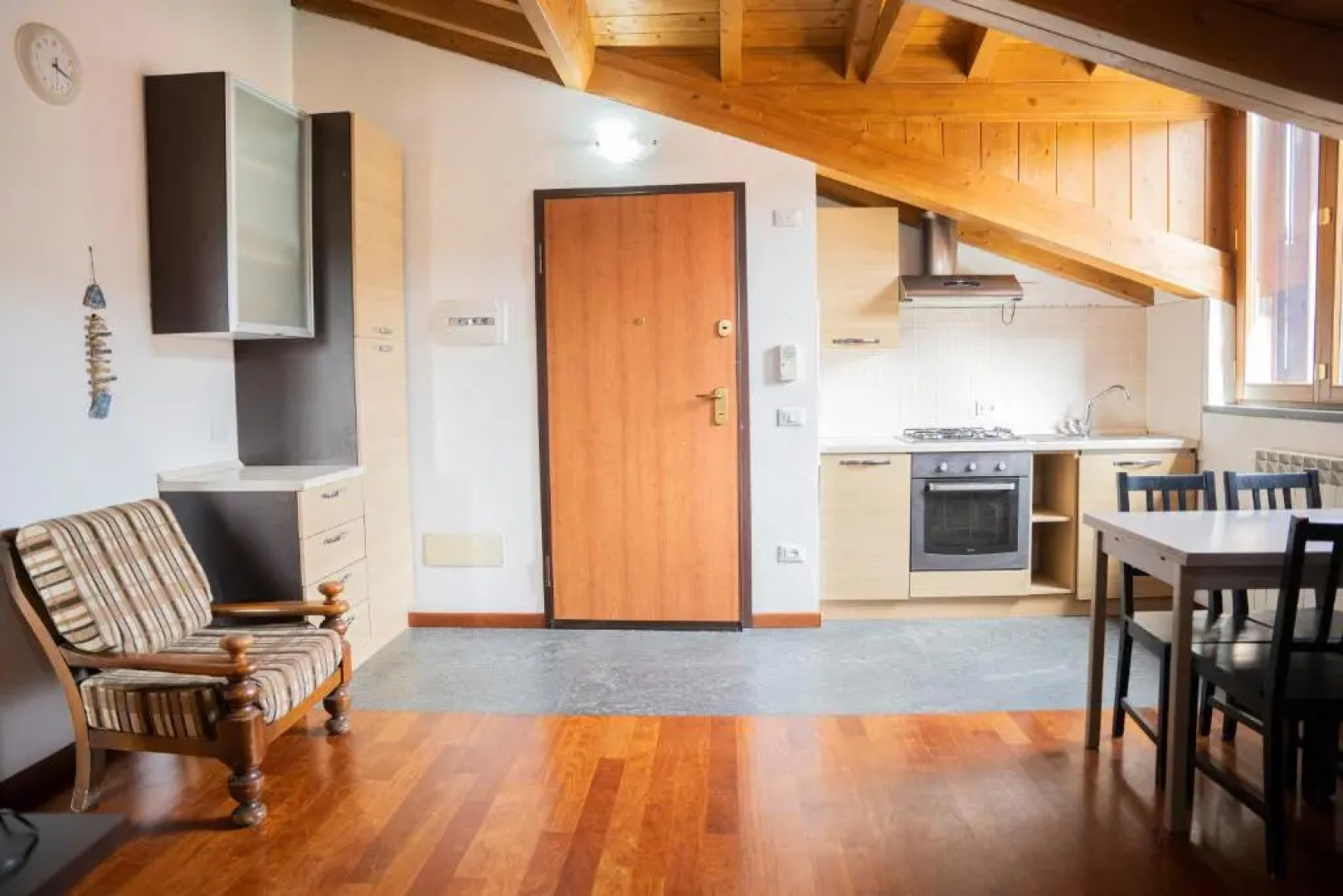 042 - Attico delle Pesche 10 minuti Mare, RISTRUTTURATO