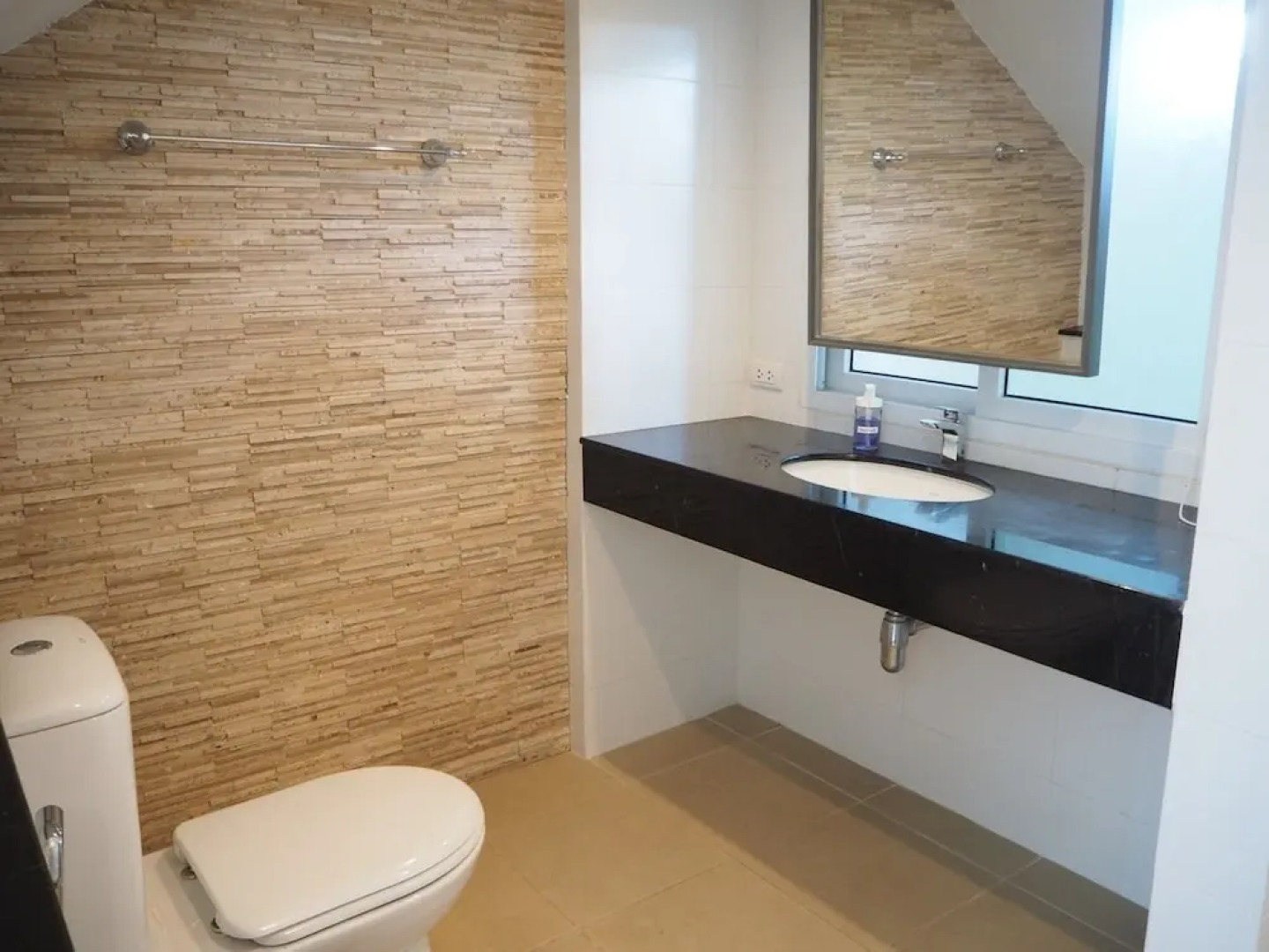 AnB Pool Villa 4BR Beachfront in Pattaya