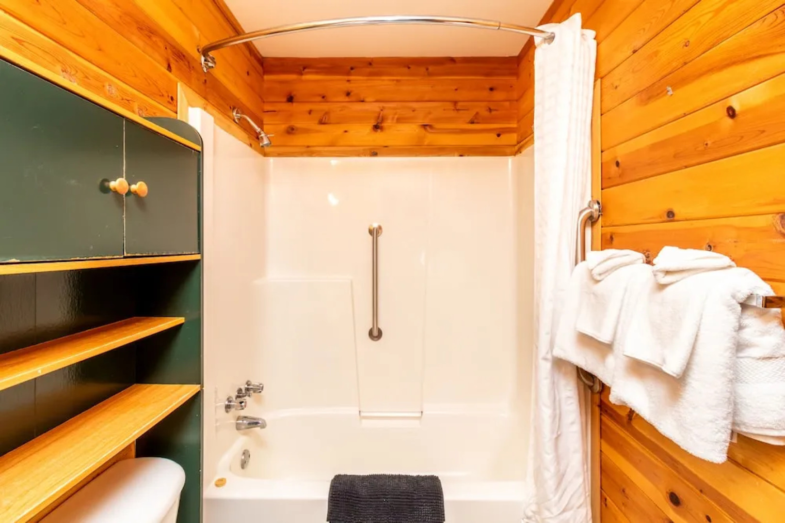 Riverbend Cottages & RV Resort