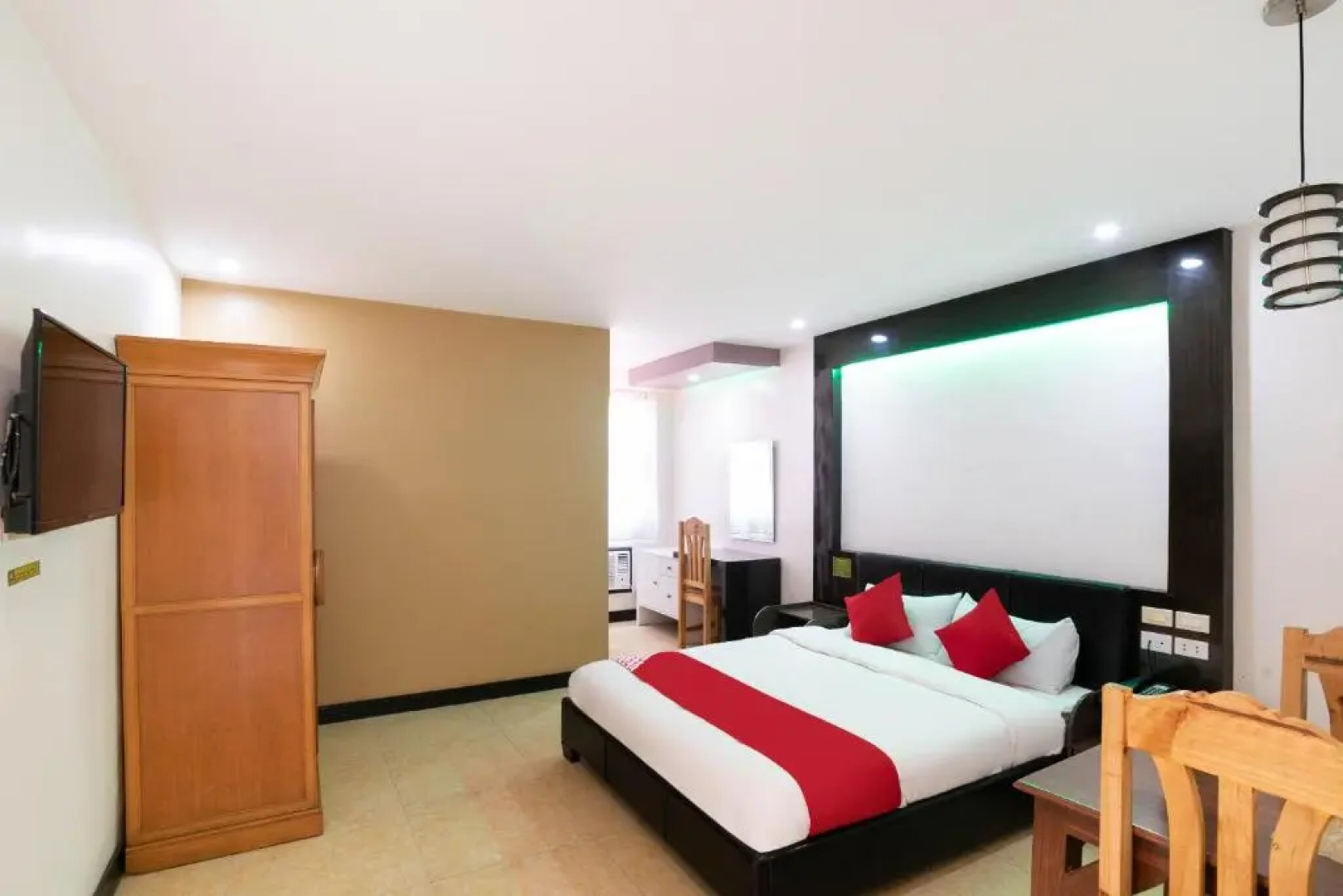 OYO 195 Ranchotel - Biñan (Vaccinated Staff)