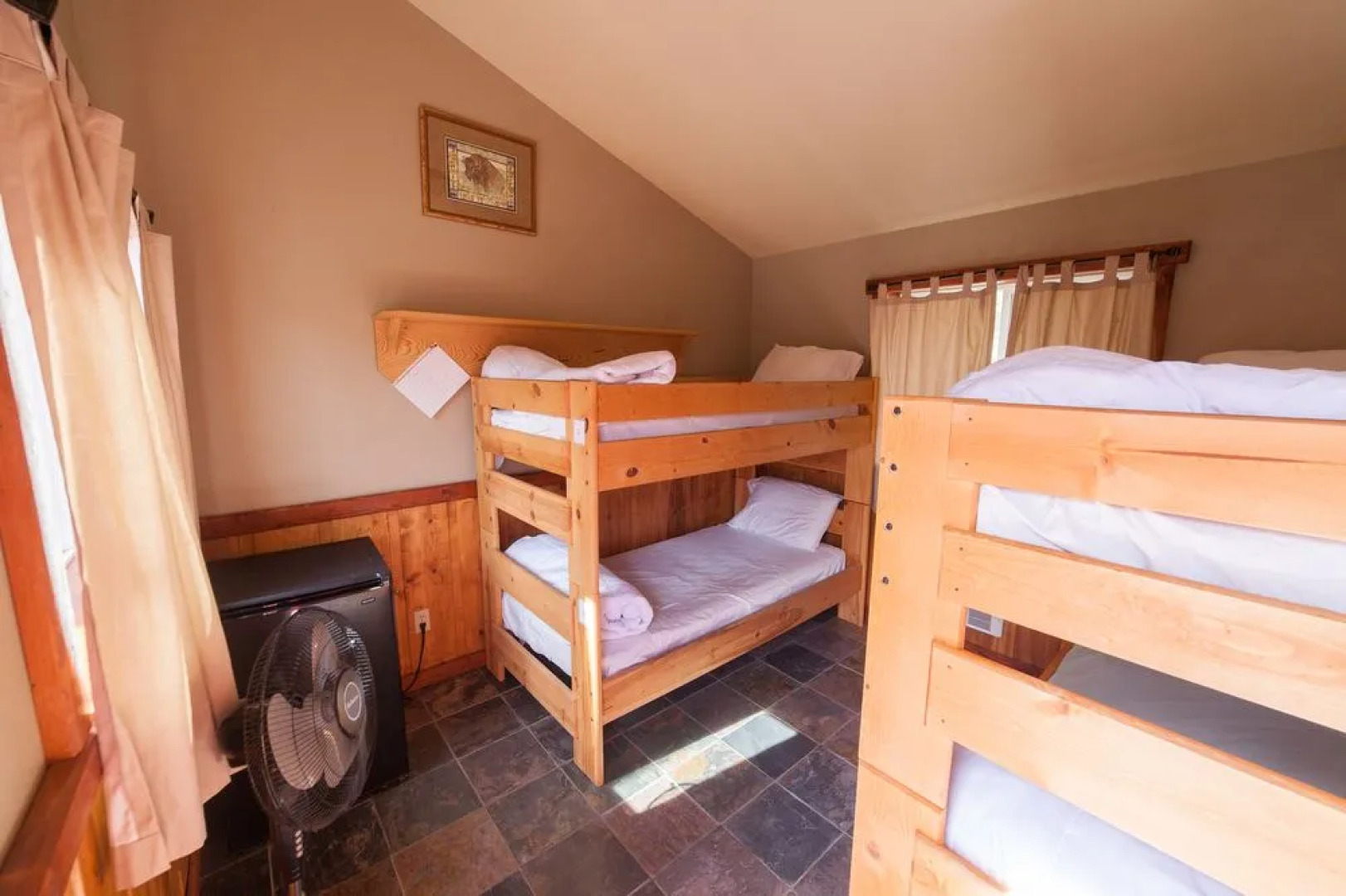 North Yellowstone Lodge and Hostel