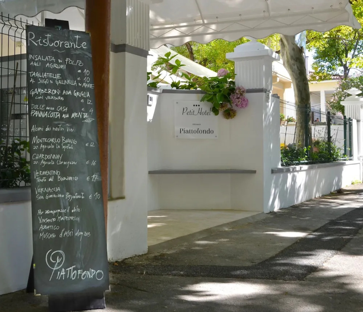 Petit Hotel - Hotel a 3 stelle a Lido di Camaiore