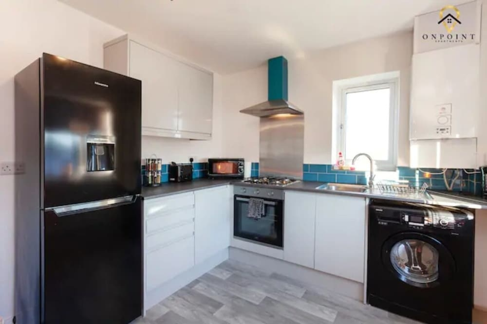 Modern 3-Storey Apartment & Free Parking