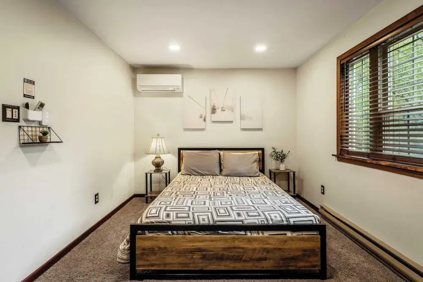 Sky View Chalet by Avantstay Stunning Interior, Spacious Deck, Hot Tub, & View