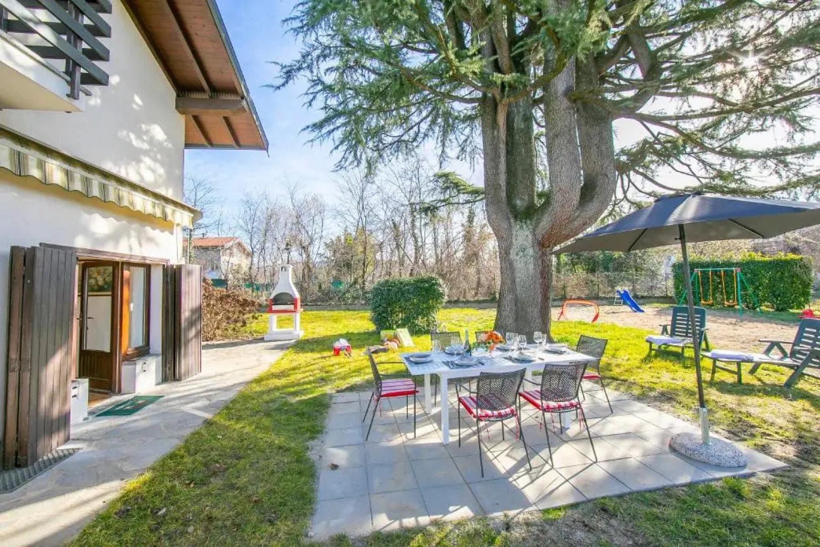 Cedar House Villa Few Minutes From Lake