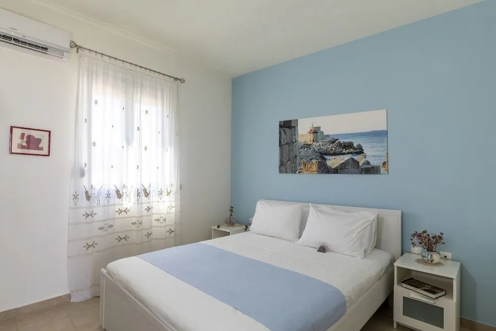 Live by the sea at House Almyra