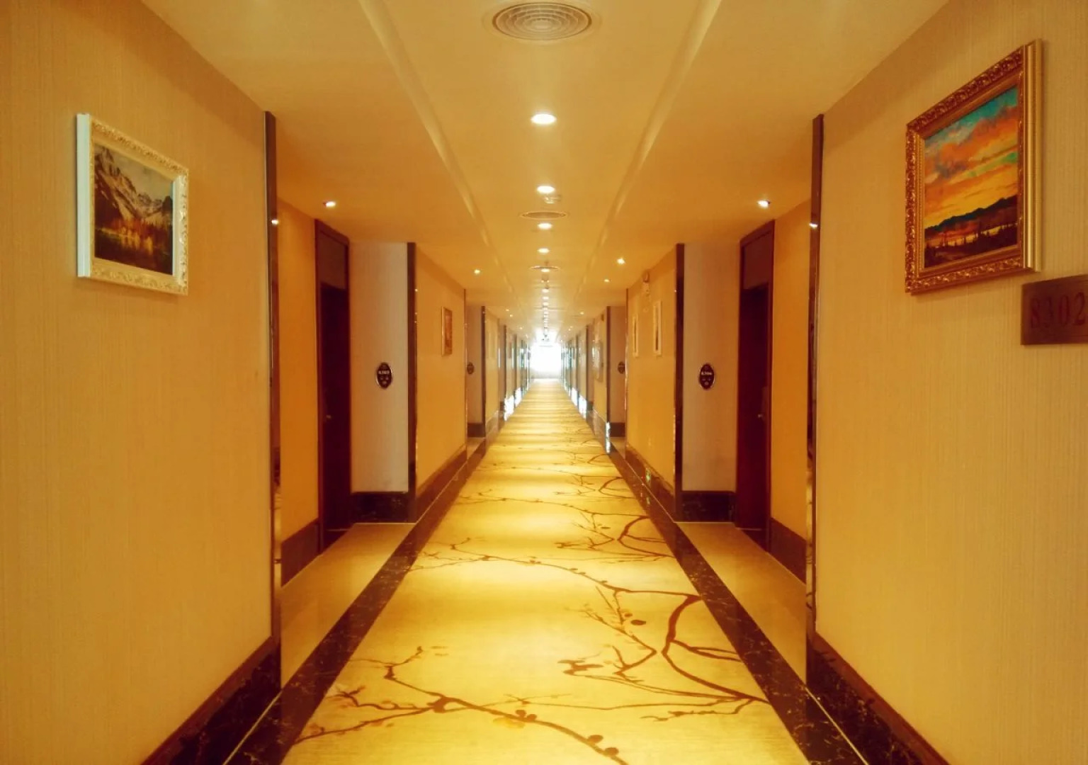 Huayi Business Hotel