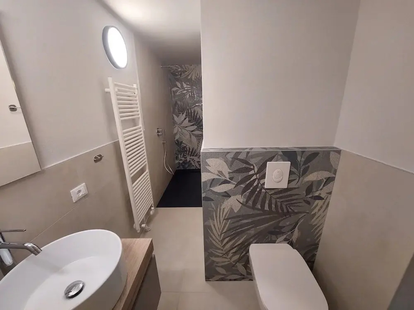 Red Villa With Shared Pool and Private Garden is the new Black on Lake Garda