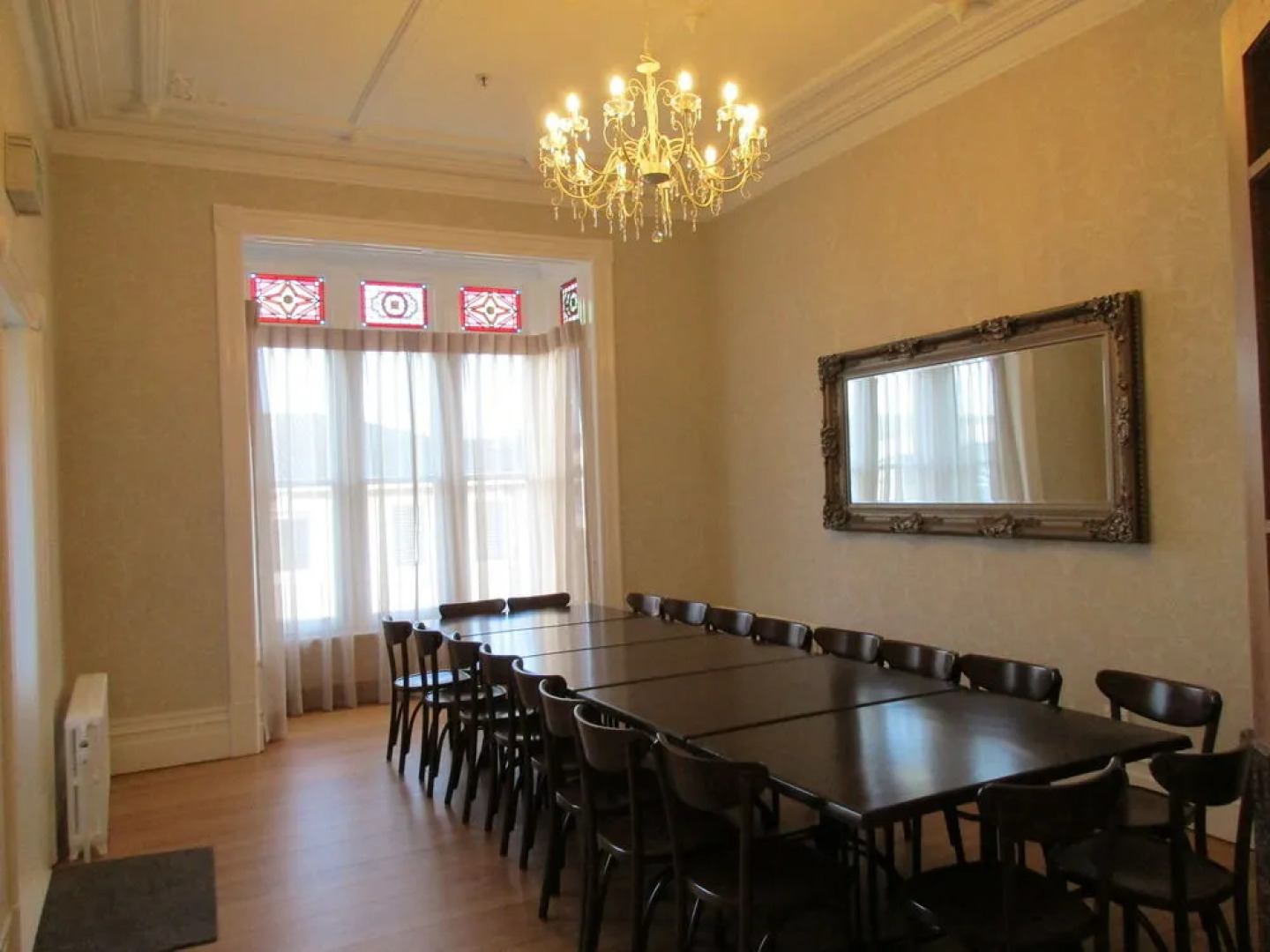 Valmai House & Motel