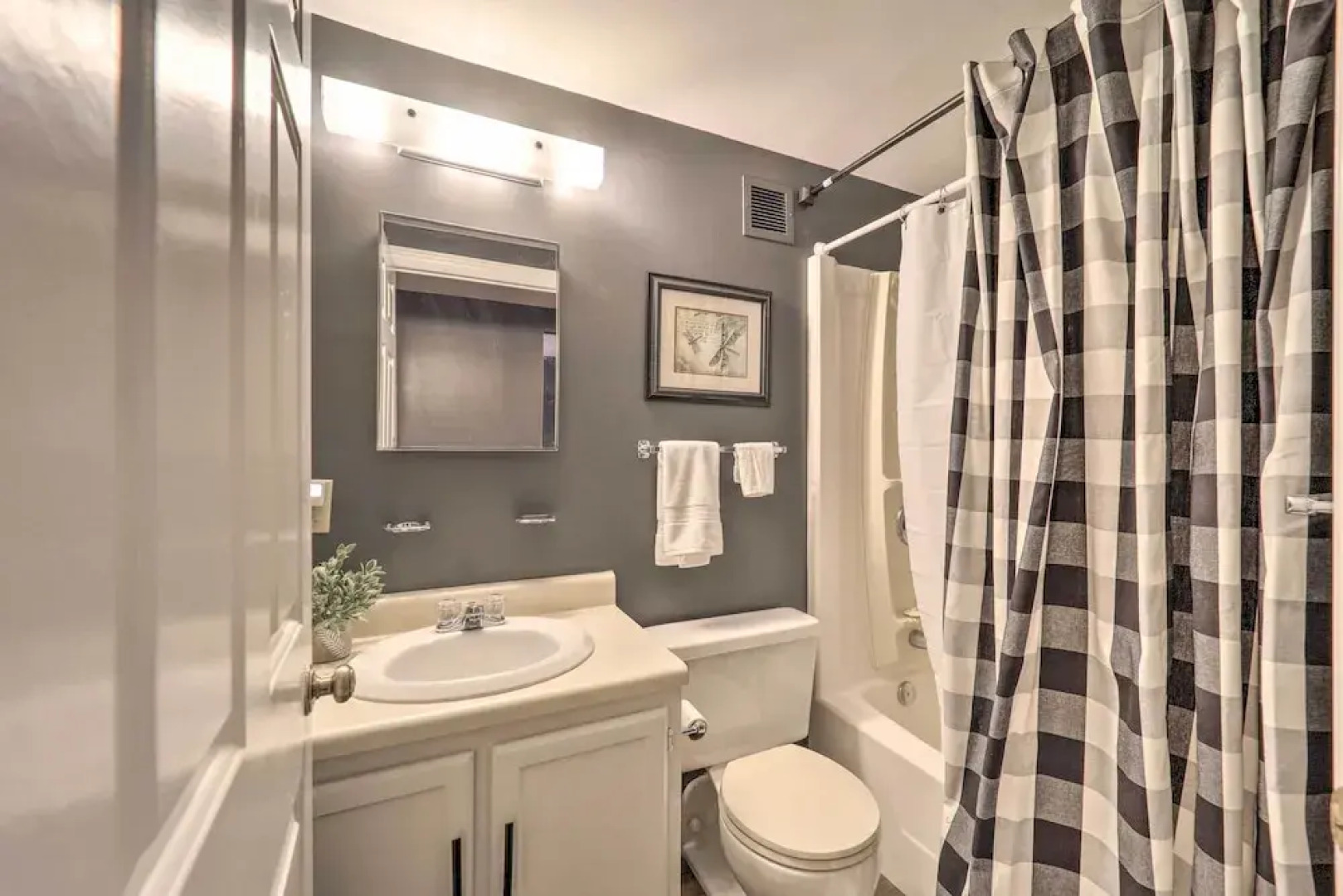 3 Mi to Skiing: Mtn-view Condo in Sugar Top Resort