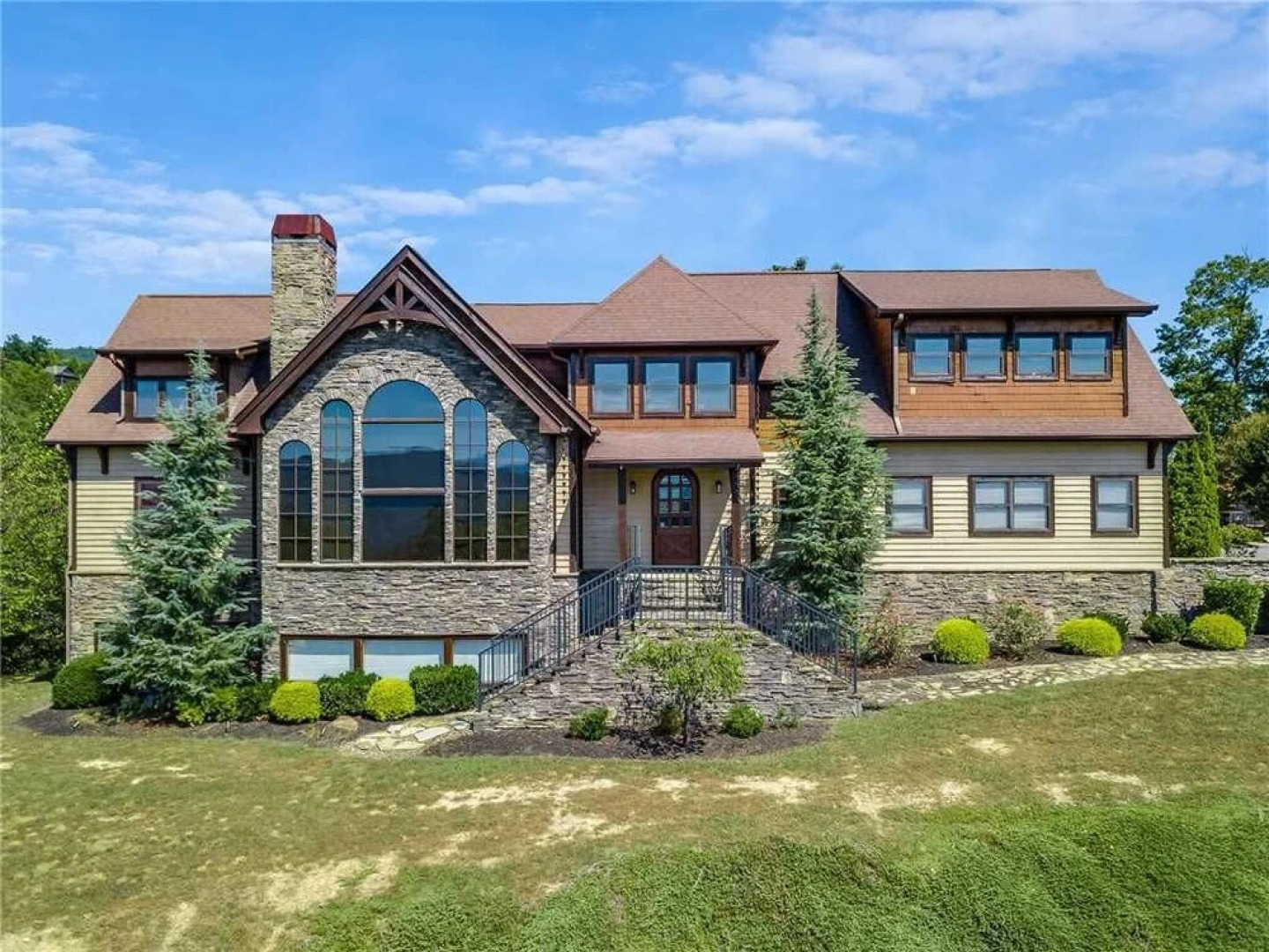 Pool On Summit Point - Four Bedroom Cabin