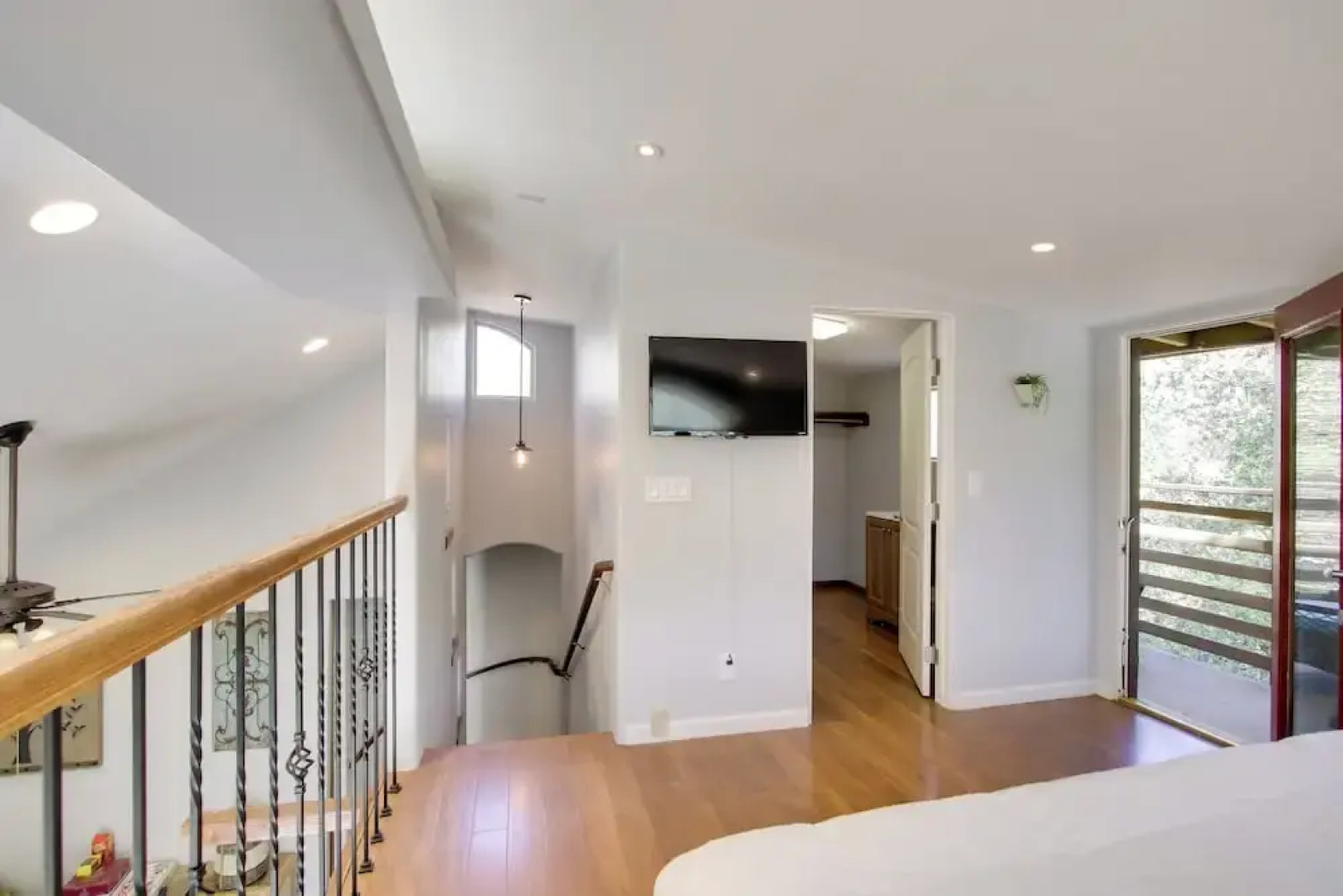 Walk to Riverfront Beach: Kernville Escape