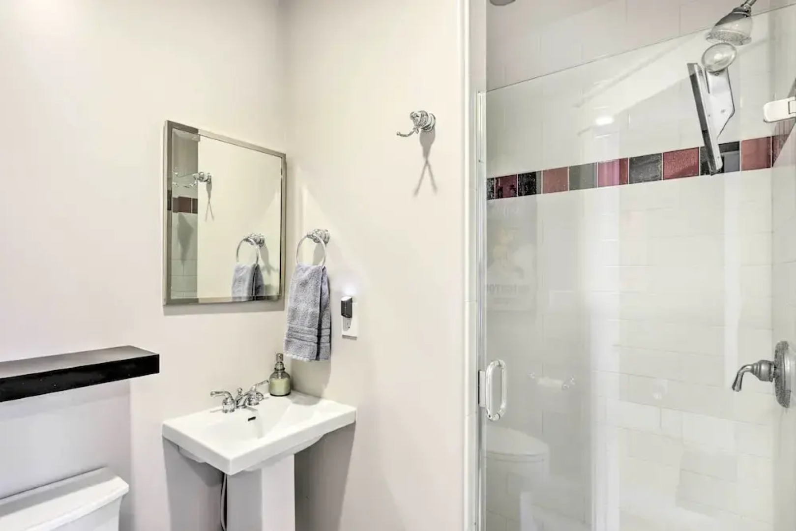 Luxe Sandy Home w/ Hot Tub: 9 Mi to Skiing!