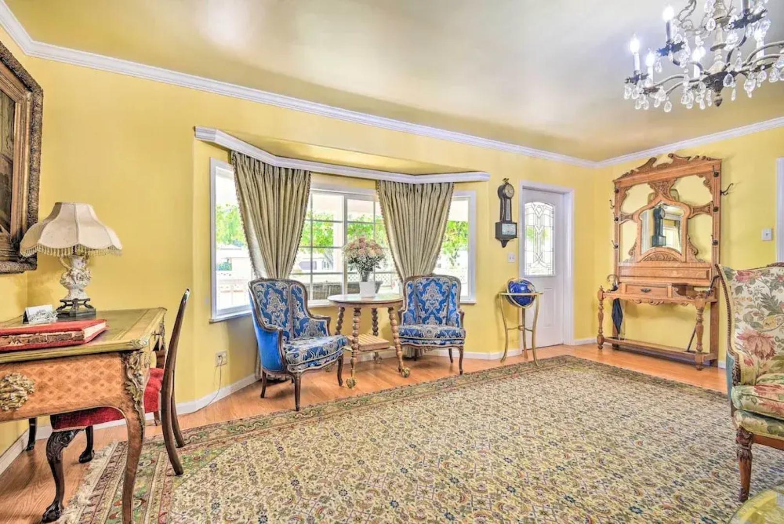 Romantic Pasadena Home w/ Covered Porch!