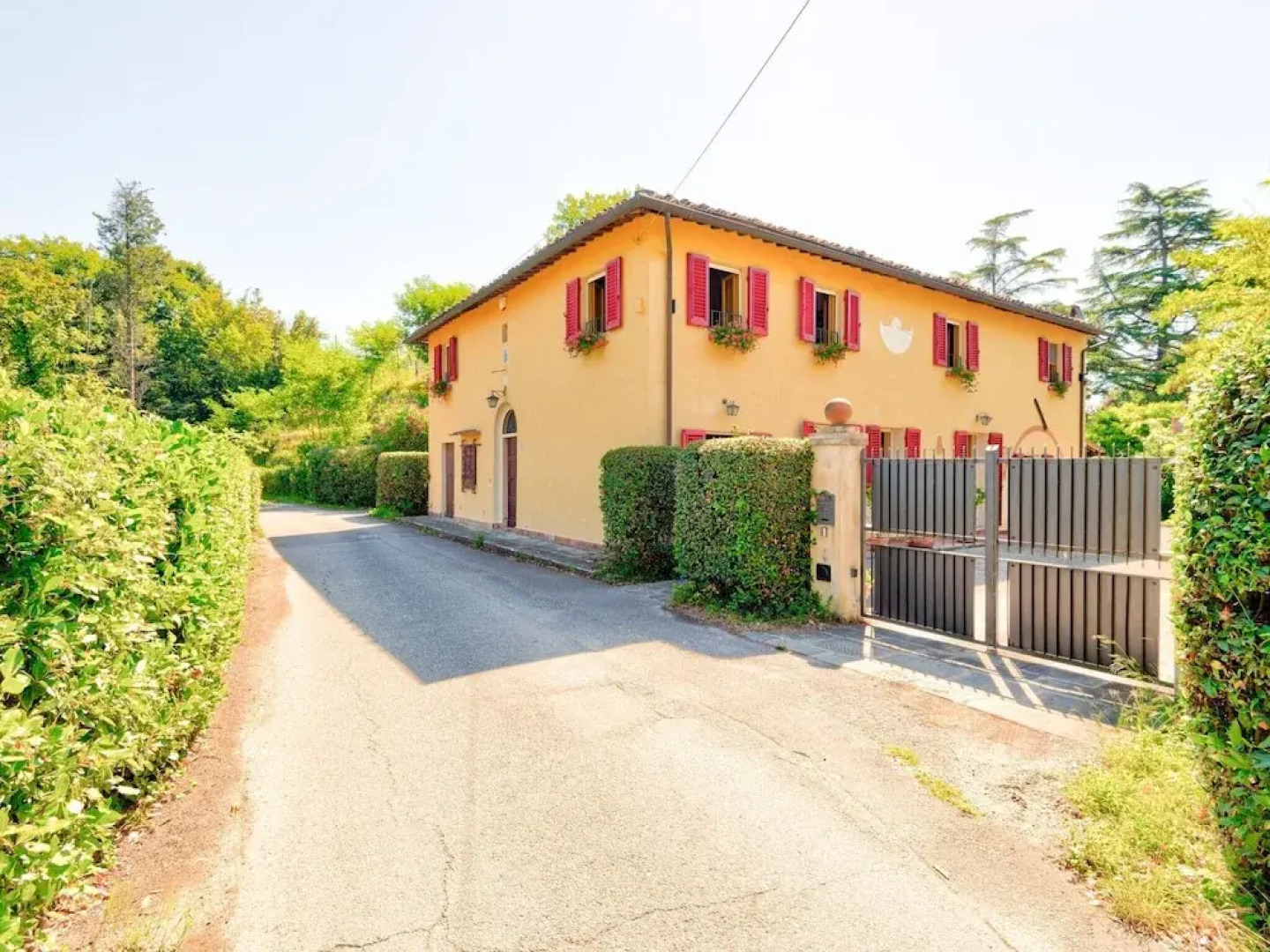 Hilltop Holiday Home in San Miniato with Hot Tub